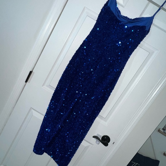 Dress - Picture 3 of 3